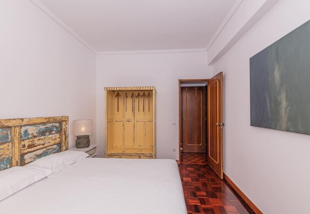 Cozy 3 Bedroom In Front Of The Subway Appartement Lissabon